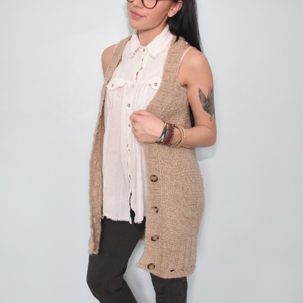 Free people long knit tan sleeveless cardigan
